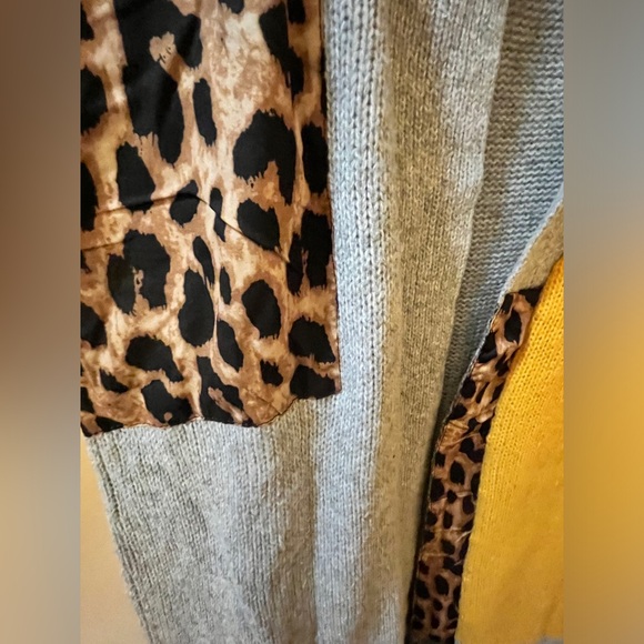 Color block long oversized cardigan with yellow, grey and leopard print. - Picture 3 of 7